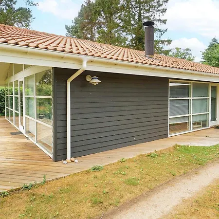 8 Person In Gilleleje-by Traum *